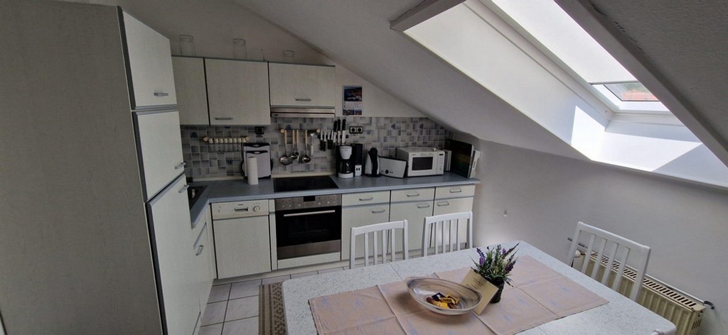 Vybavené kuchyne s oknami