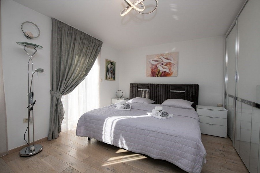 Priestranné spálne s prístupom na terasu