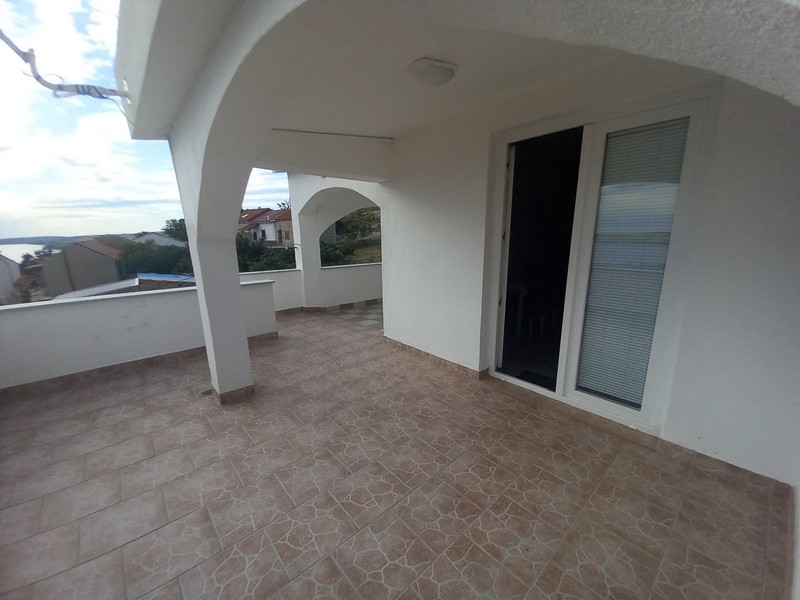 Veľká terasa v Kustice len 800 metrov od mora - H2629