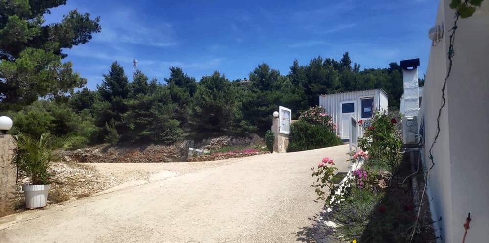 Vstup na pozemok domu.