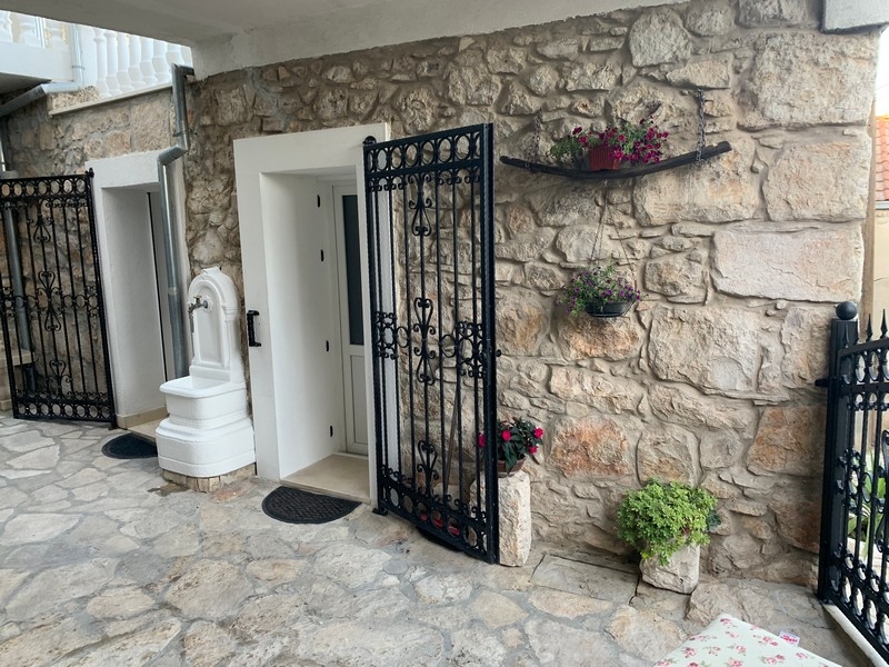 Kúpte si krásny dom s veľkým zmyslom pre detail v južnej Dalmácii - H2643