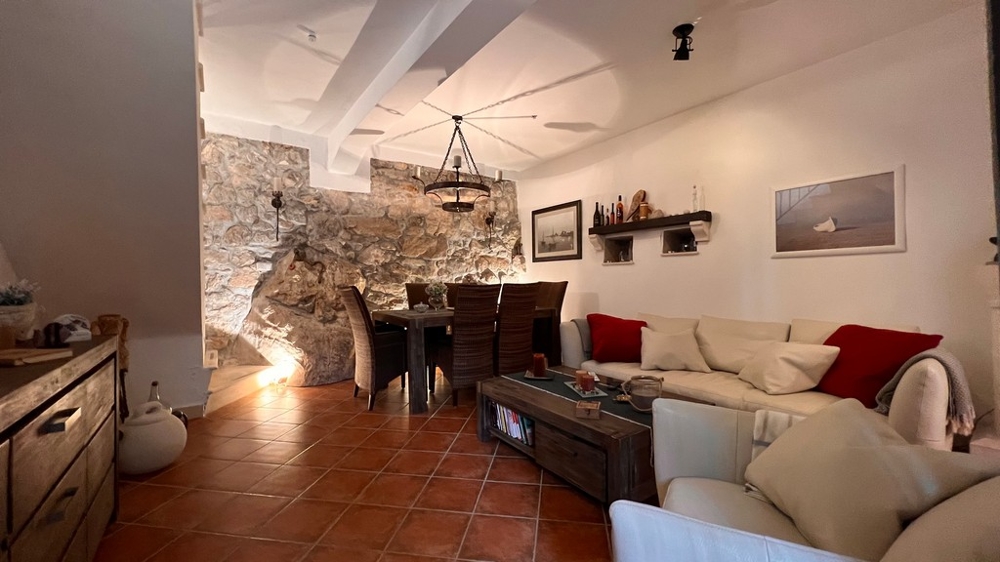 Obývacia izba s výstupom na terasu