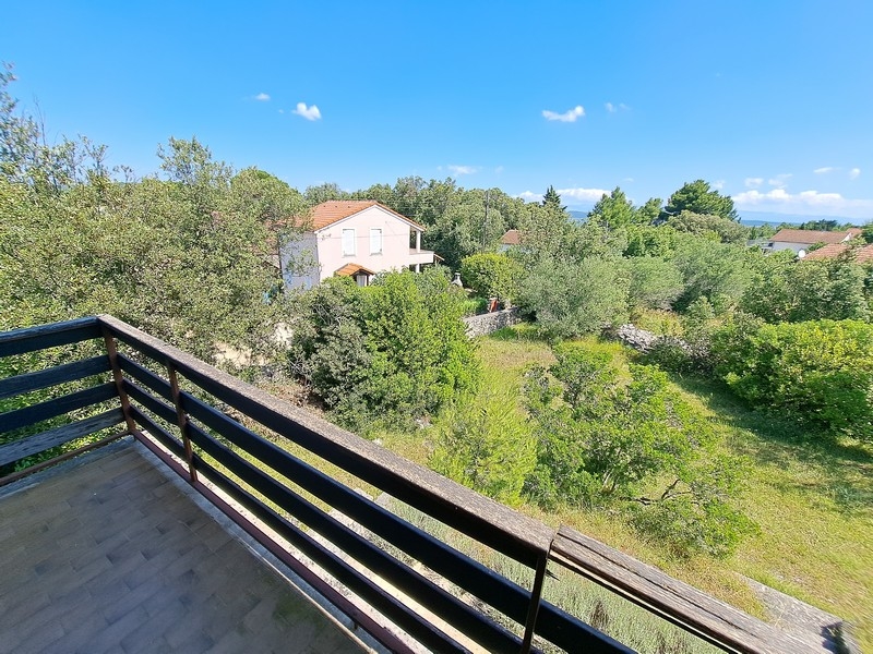 Výhľad na more z hornej terasy domu H2648 na ostrove Pašman v Chorvátsku - Panorama Skauting.