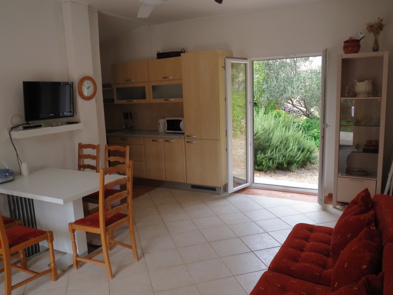 Jedáleň v dome H2653, Chorvátsko.