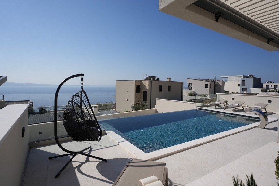 Moderná vila s výhľadom na more na predaj v Splite, Chorvátsko.