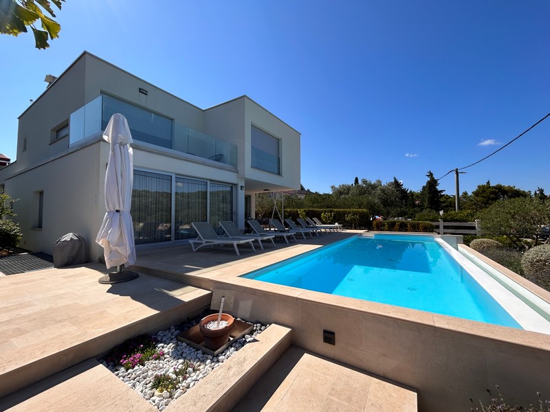 Nehnuteľnosti v prvom rade pri mori v Chorvátsku - Panorama Scouting H2681 v Chorvátsku.