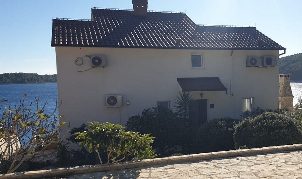 Zadná časť Vily H2684 v Chorvátsku - Panorama Scouting.