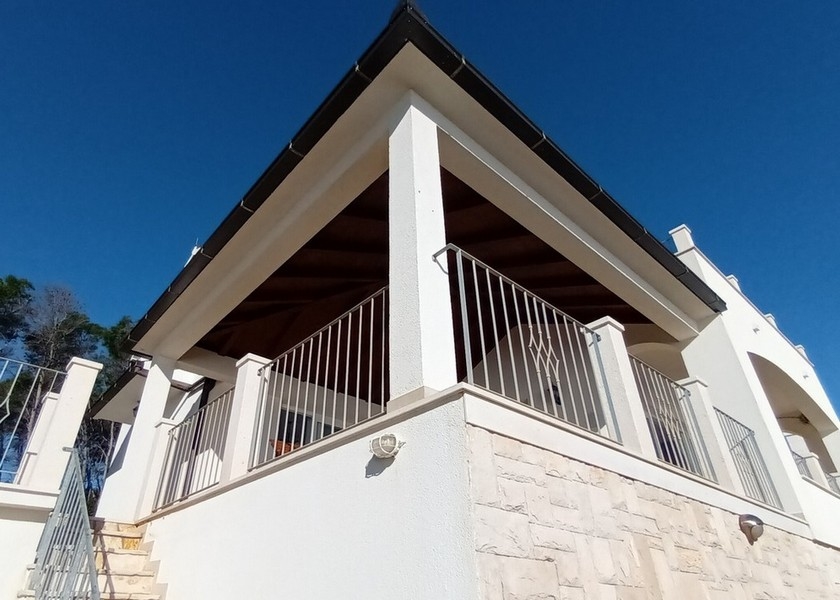 Vila H2684 na juhu ostrova Korčula - výhľad na fasádu nehnuteľnosti.