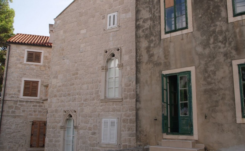 Nehnuteľnosti v starom meste Korčula v Chorvátsku.