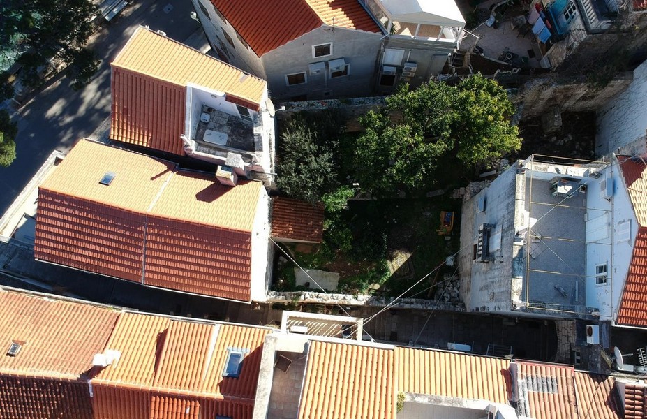 Nehnuteľnosti v centre mesta Korčula, Chorvátsko - Panorama Skauting.
