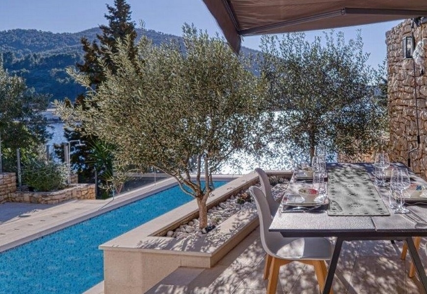 Luxusné nehnuteľnosti s bazénom na predaj v Chorvátsku - Panorama Scouting H2690.