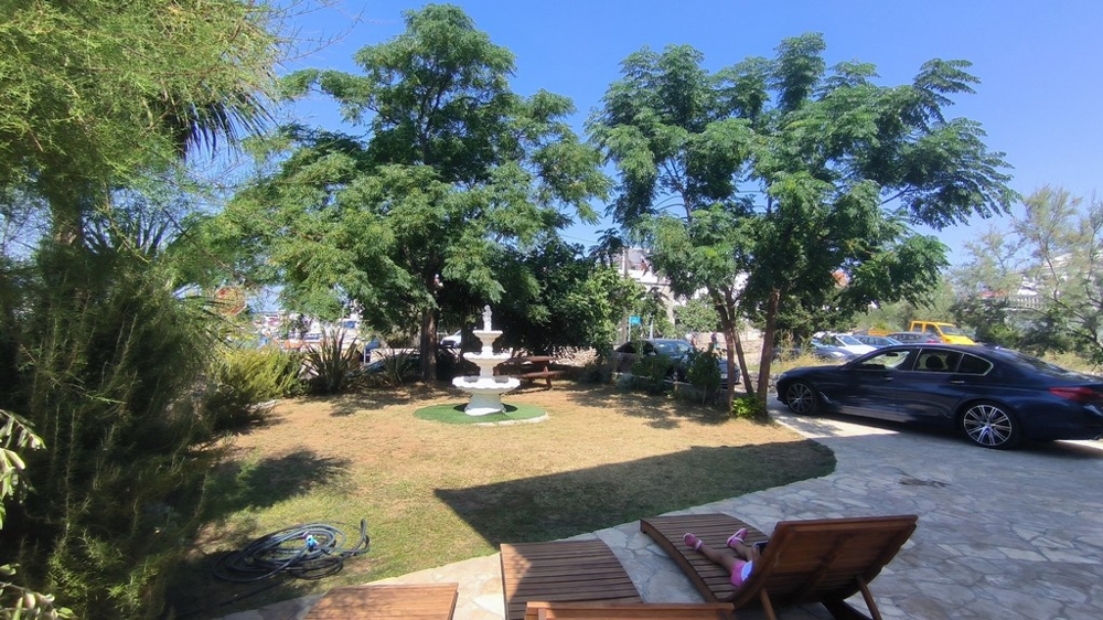 Záhrada pozemku H2707 vo Vrsi pri Zadare v Chorvátsku - Panorama Skauting.