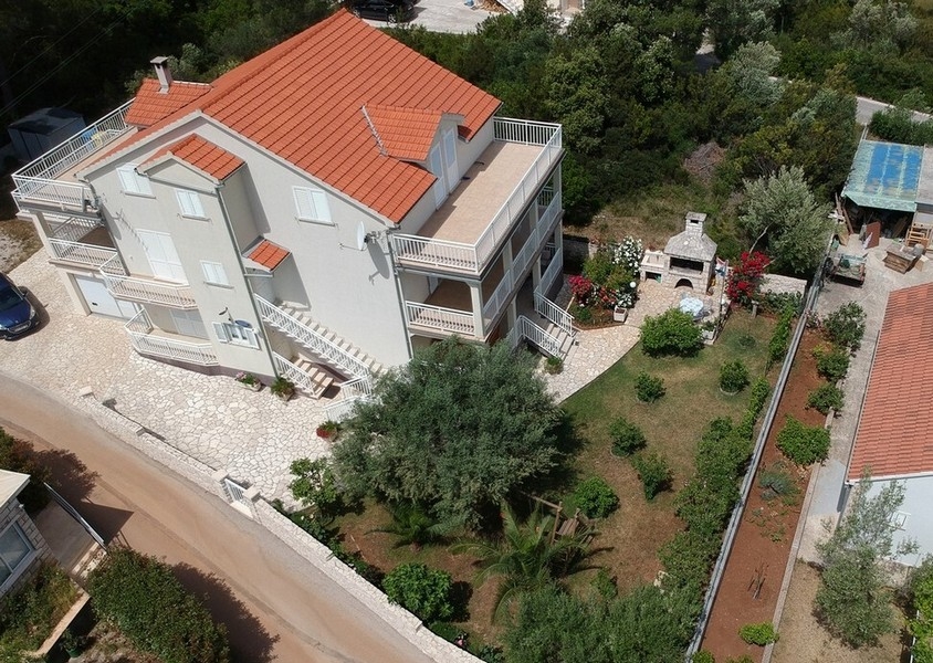 Predám dom s veľkou záhradou na ostrove Korčula - Real Estate Croatia