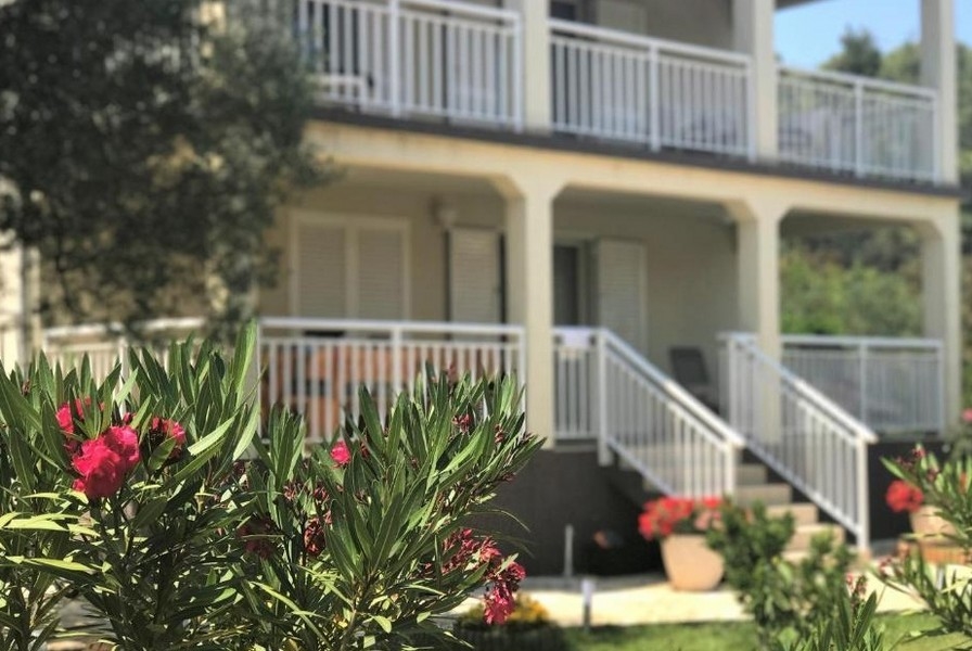 6 apartmánov s terasou a záhradou v Lumbarde na ostrove Korčula - Panorama Scouting