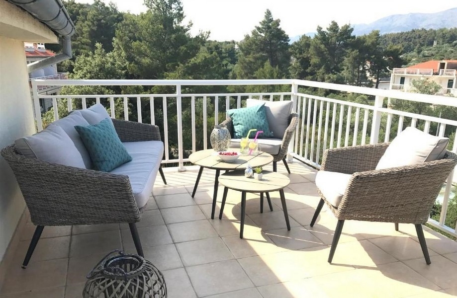 Priestranné terasy s posedením a krásnym výhľadom - H2721