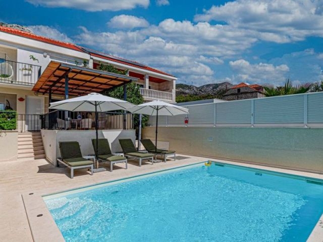 Dom so záhradou a krásnym výhľadom - Panorama Skauting