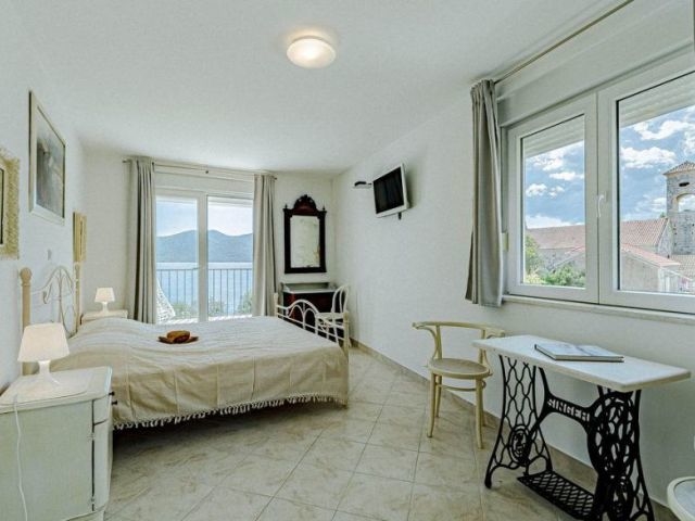 Svetlé spálne s krásnym výhľadom na more - H2727