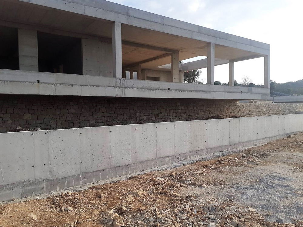 Dom s garážou na ostrove Brač