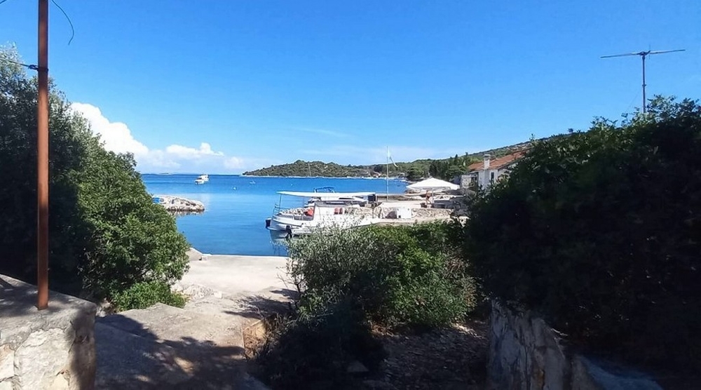 Dom na rekonštrukciu s veľkým pozemkom - Panorama Skauting