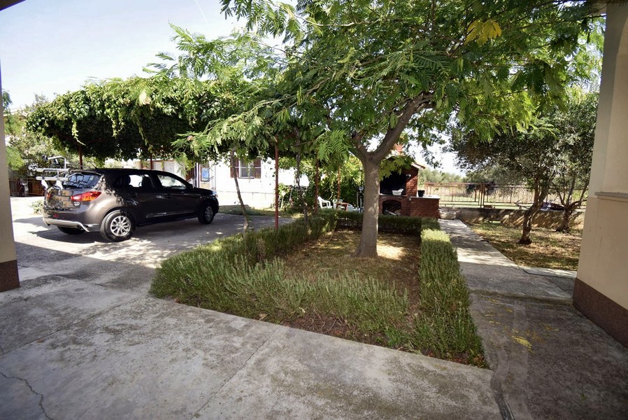 Dom s parkovacím miestom ID nehnuteľnosti: H2743