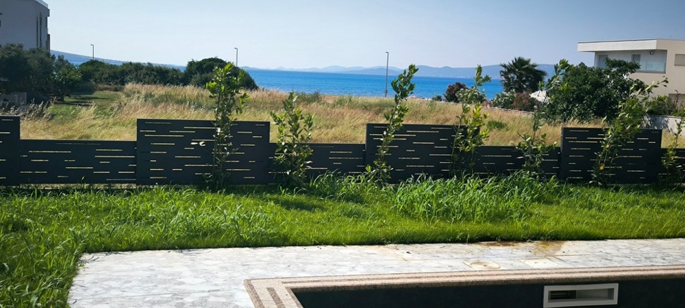 Kvalitná vila s bazénom a garážou