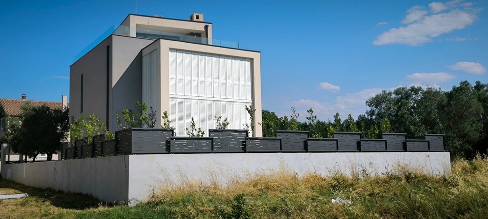 Dom s terasou a výhľadom na more