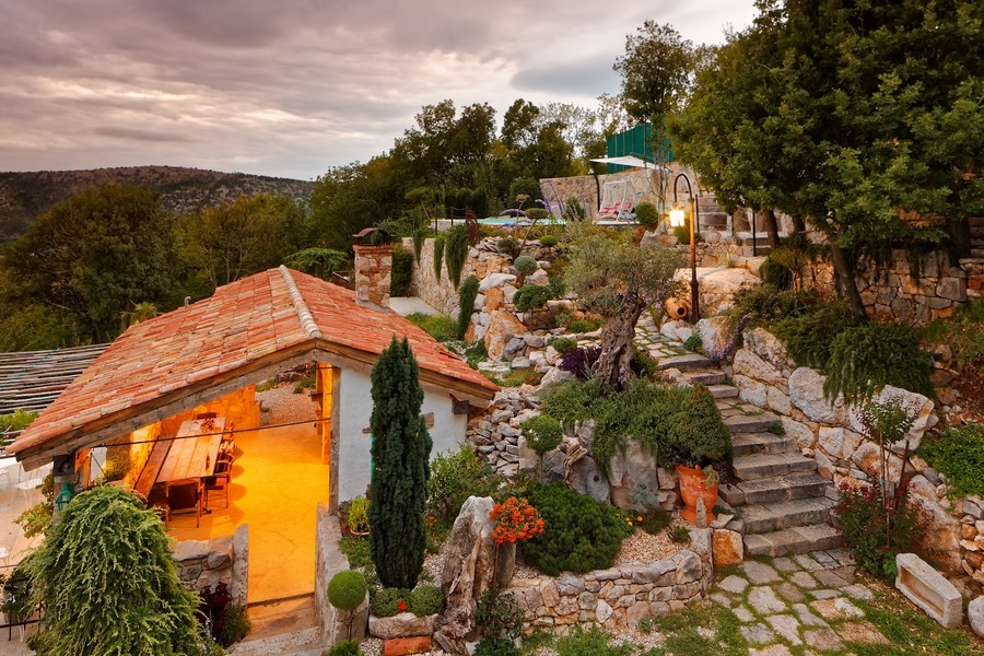 Nehnuteľnosť s pozemkom o rozlohe cca 4 300 m² a výhľadom na more