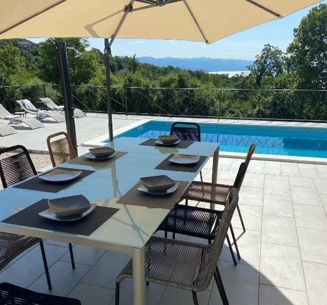 Priestranná terasa s panoramatickým výhľadom na more - Nehnuteľnosť Chorvátsko - Kvarnerský záliv