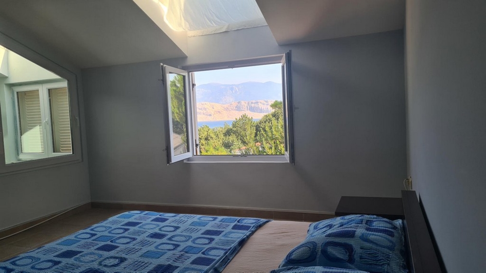 Spálňa s výhľadom na more