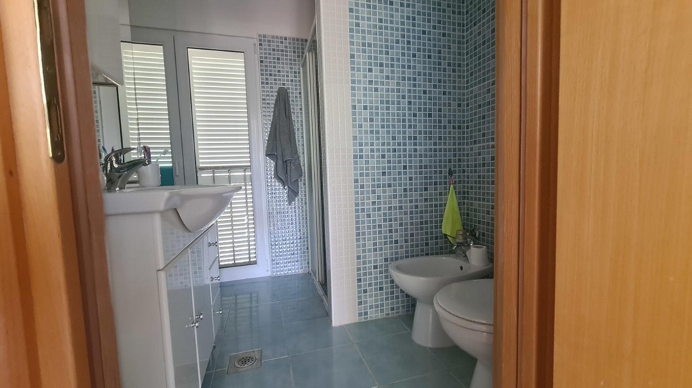 Kúpeľňa so sprchovacím kútom