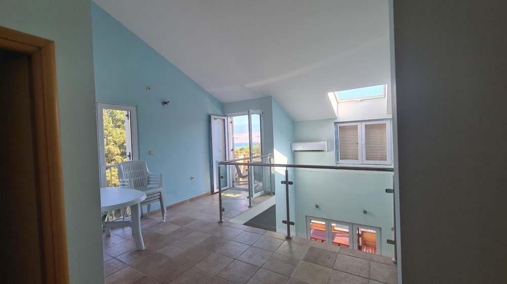 Veľké okná a svetlé obytné priestory