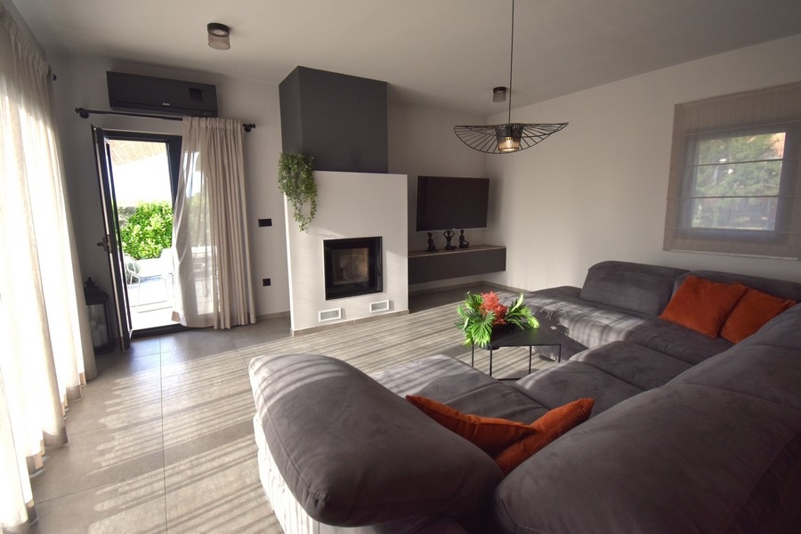 Obývacia izba s výstupom na terasu