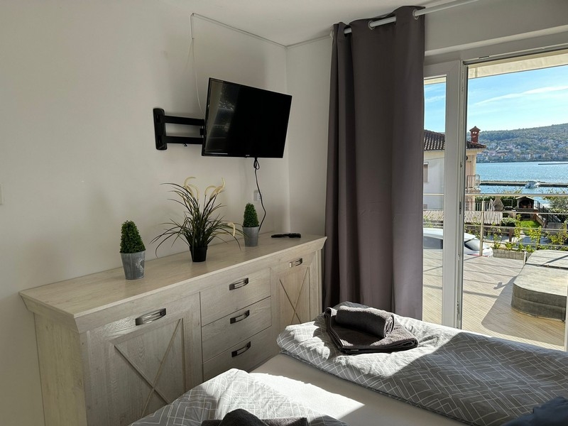 Spálňa s prístupom na terasu s výhľadom na more - H2822