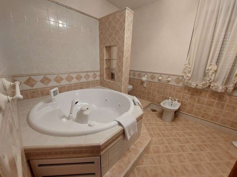 Kúpeľňa s jacuzzi.