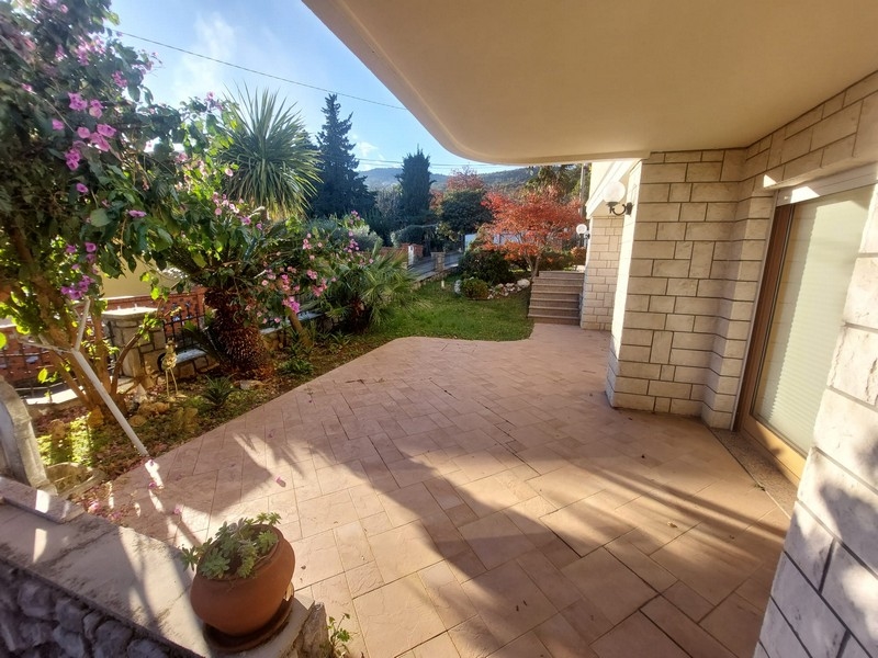 Terasa na prízemí vily H2827 v Lovrane, Chorvátsko - Panorama Skauting.