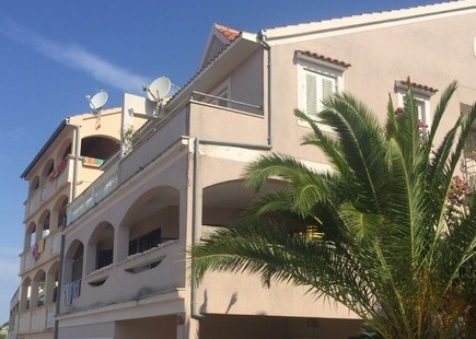 Fasáda bytového domu v Chorvátsku - investičná príležitosť pri kúpe domu v Chorvátsku