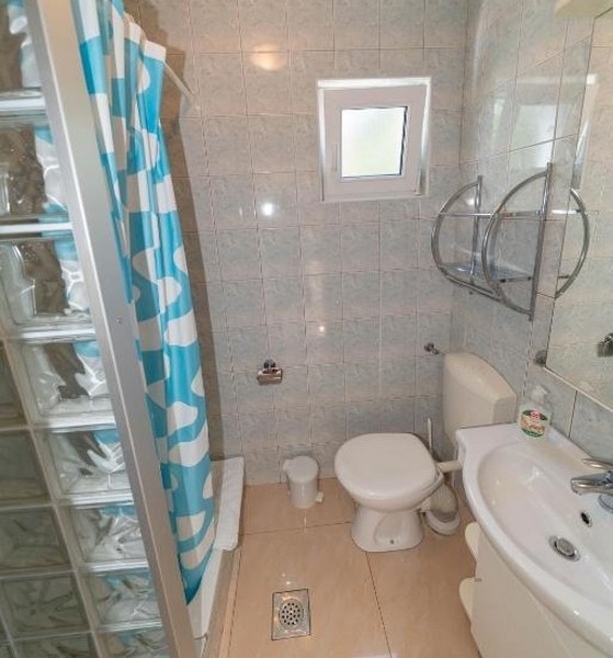 Priestranné kúpeľne s oknami