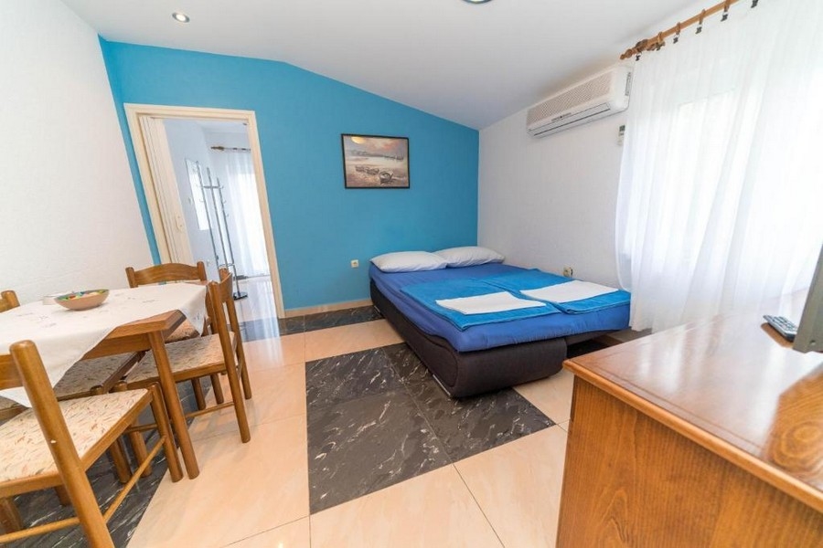 Svetlé a priestranné obývacie izby s kuchyňou