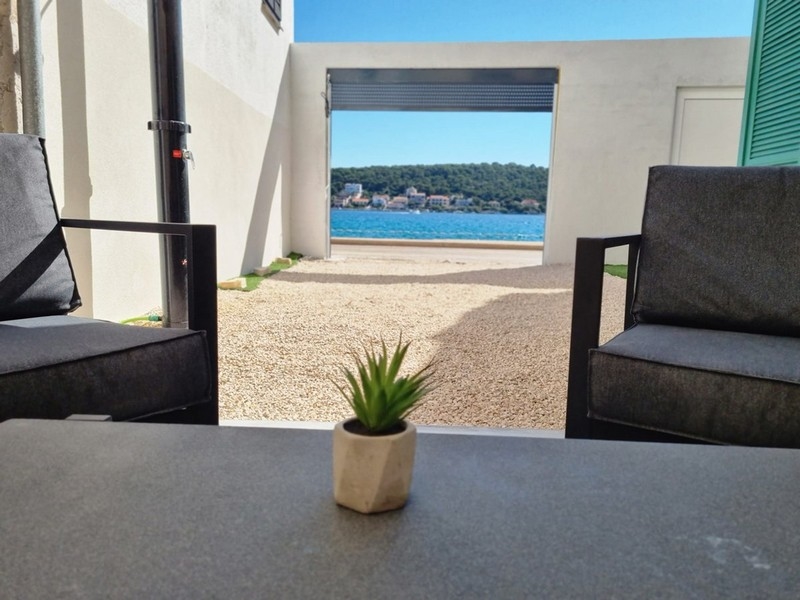 Zrekonštruovaný dalmatínsky dom v prvom rade pri mori - Real Estate Chorvátsko