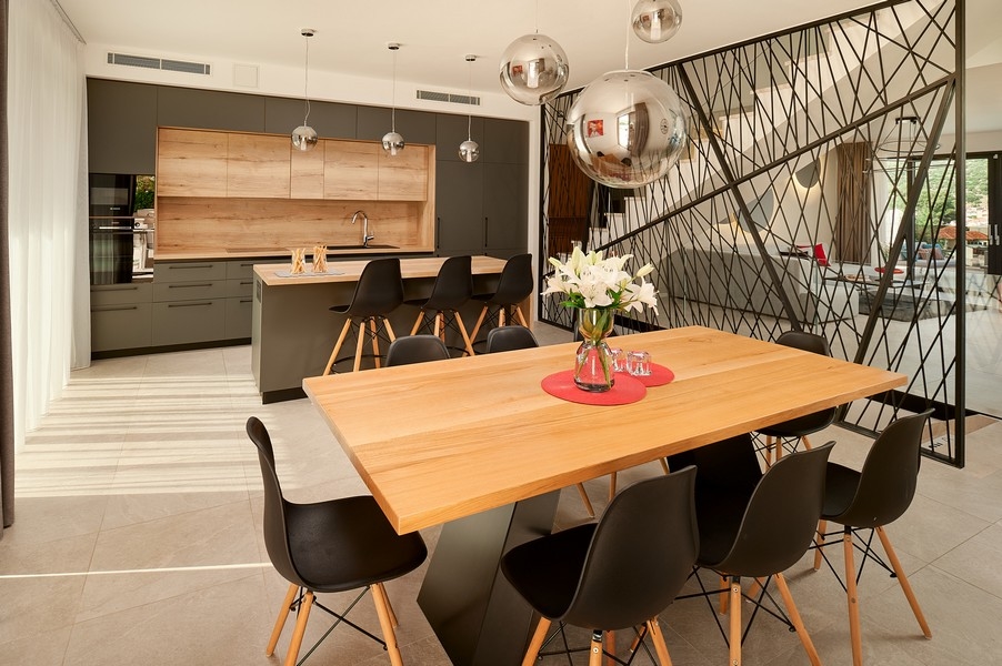 Vysoko kvalitné kuchyne s jedálenským kútom