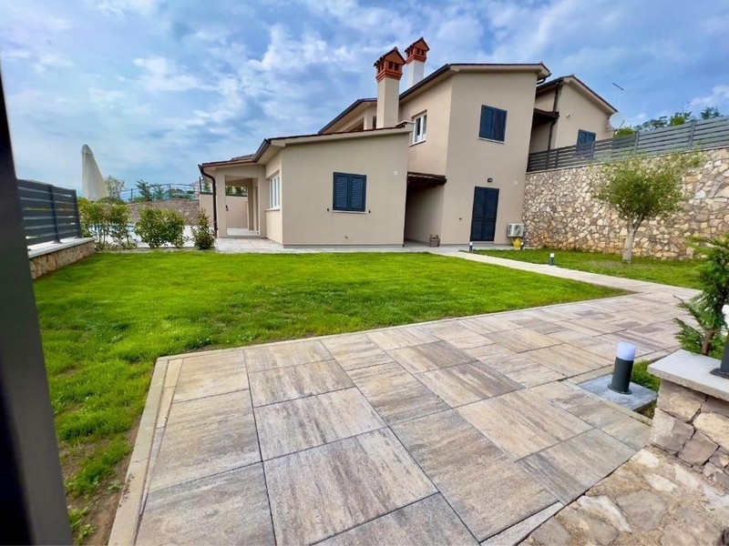 Dom s krásne upravenou záhradou v tichej lokalite, Labin - Panorama Skauting