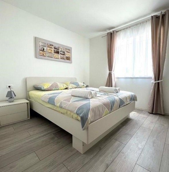 Svetlé spálne s nábytkom