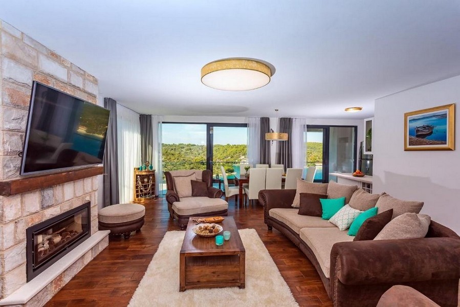 Obývacia izba vo vile, ktorú ponúka Panorama Scouting Croatia.