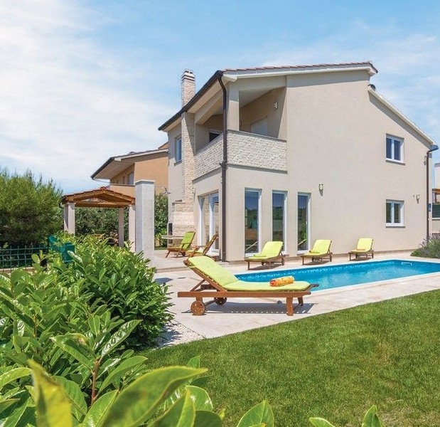 Udržiavaný dom so záhradou a bazénom