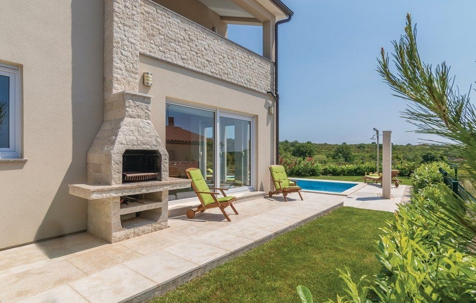 Samostatne stojaci dom s veľkou záhradou a výhľadom na more