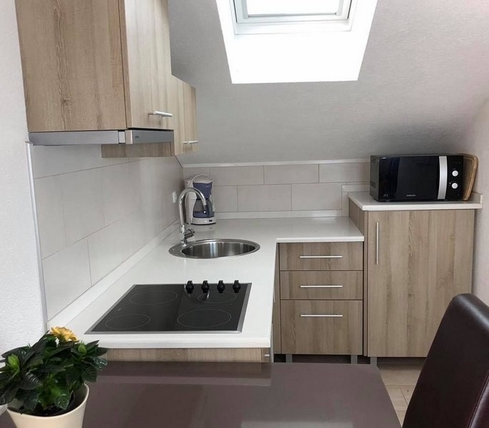 Kompaktný a štýlový kuchynský kút v chorvátskom majetku