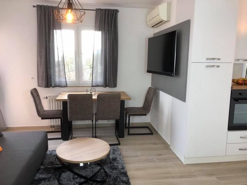 Súčasný jedálenský kút v chorvátskom hoteli