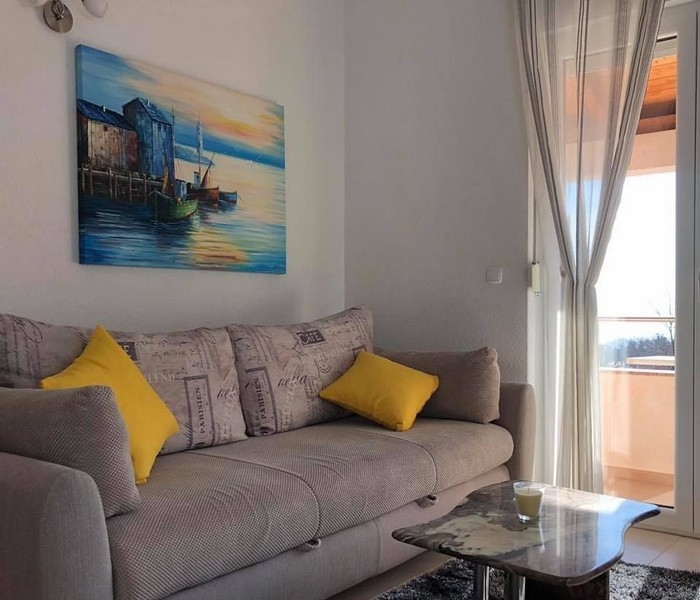 Svetlá a vzdušná obývačka v nehnuteľnosti na predaj v Chorvátsku