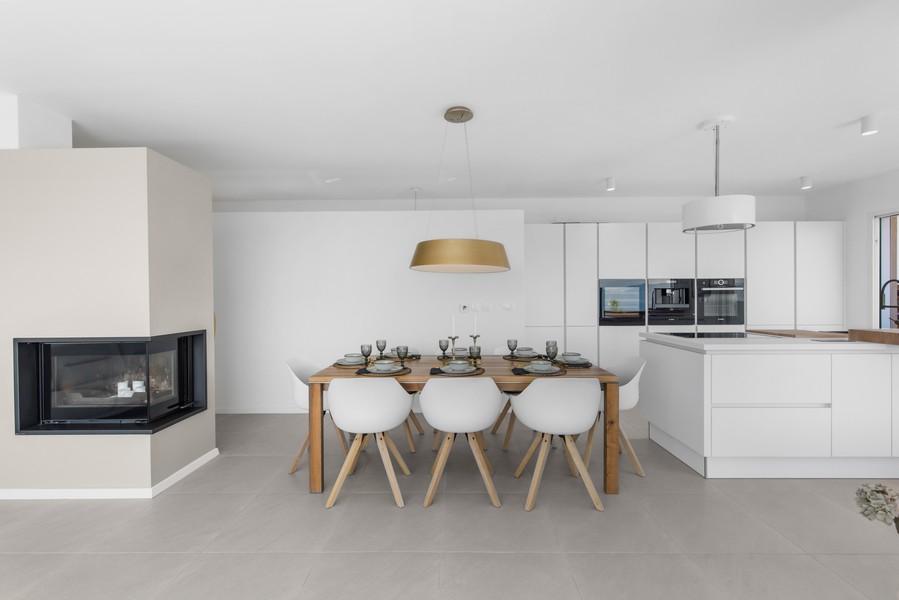 Otvorená kuchyňa a jedáleň v modernej vile na Istrii, na predaj Panorama Scouting