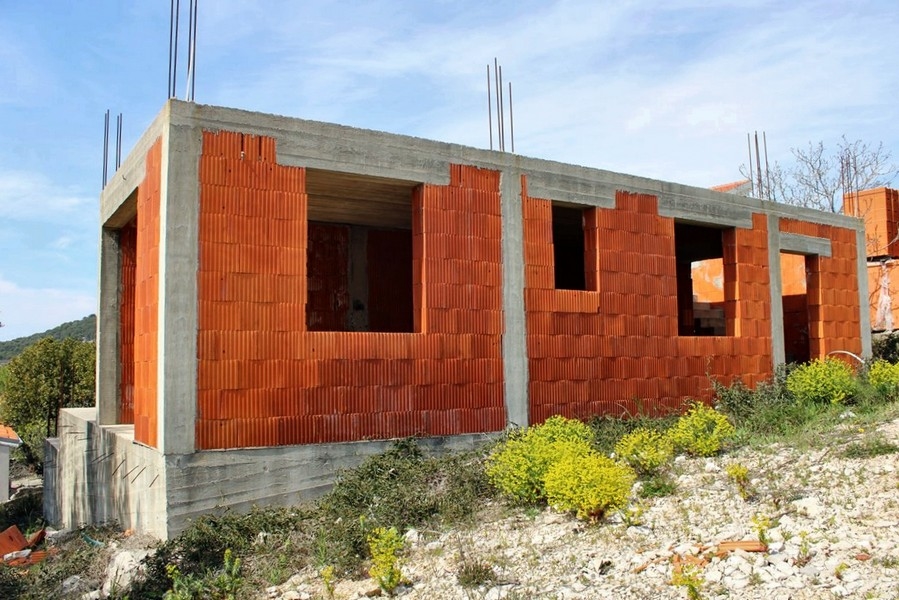 Škrupinový stav vily na Jezerách